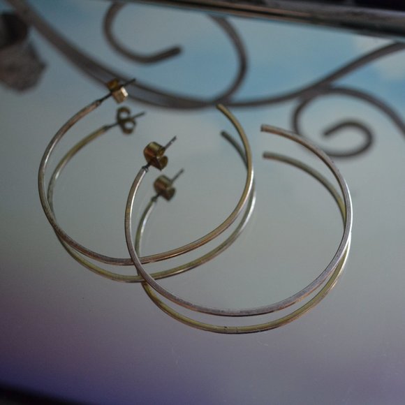 ✨ FREE ✨ 2 Pairs Hoop Earrings - Picture 3 of 4
